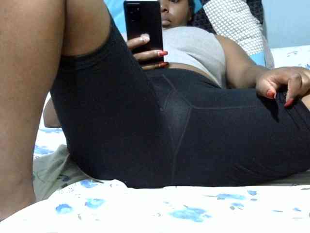 Prettydomina webcam