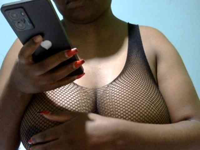 Prettydomina webcam