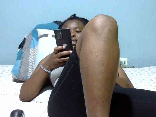 Prettydomina webcam