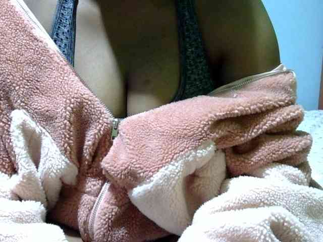 Prettydomina webcam