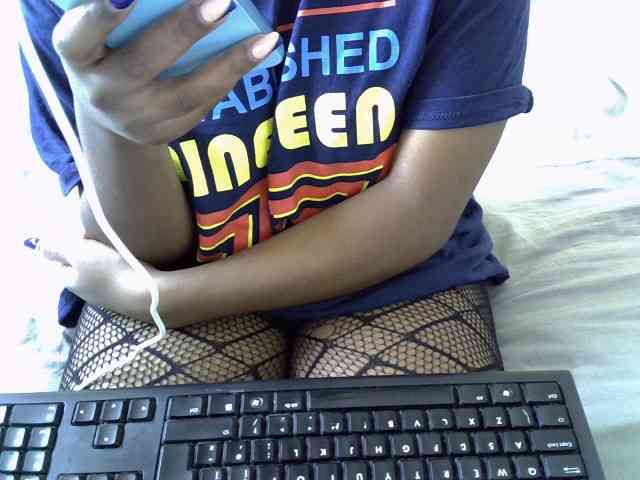 Prettydomina webcam