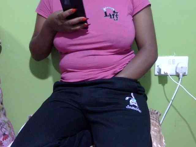 Prettydomina webcam