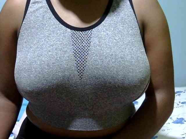 Prettydomina webcam