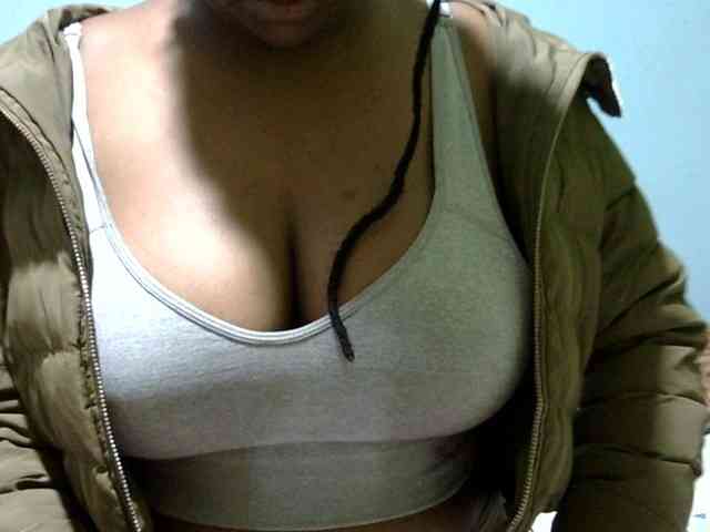Prettydomina webcam