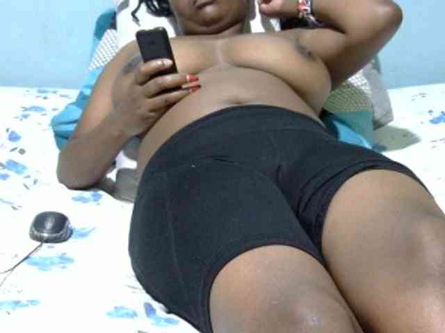 Prettydomina webcam