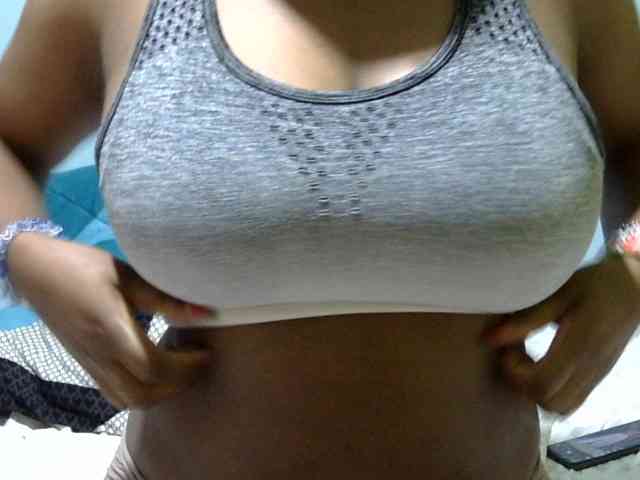 Prettydomina webcam