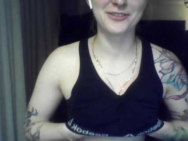 LeaSweet live cam on BongaCams
