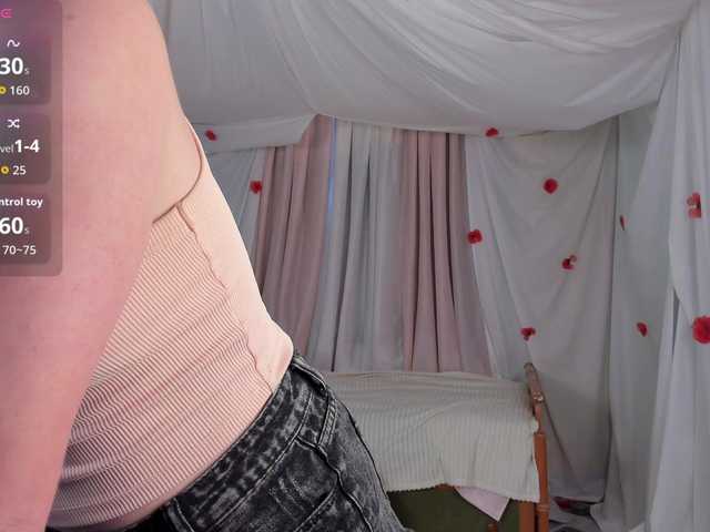 Crazykitta live cam on BongaCams