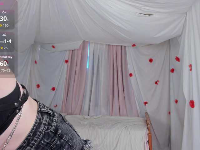 Crazykitta live cam on BongaCams