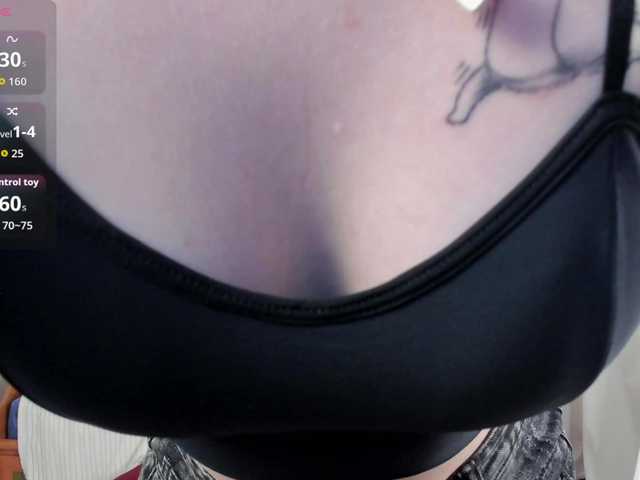 Crazykitta live cam on BongaCams