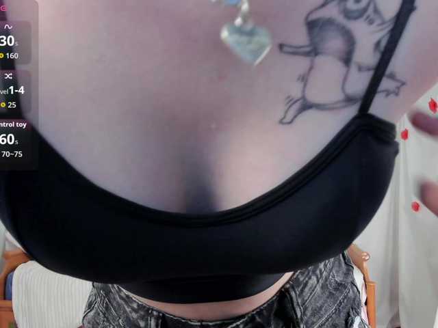 Crazykitta live cam on BongaCams
