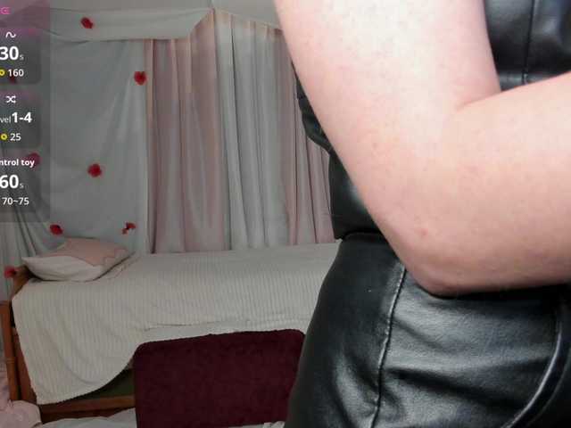 Crazykitta live cam on BongaCams