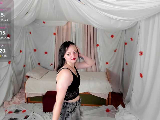 Crazykitta live cam on BongaCams