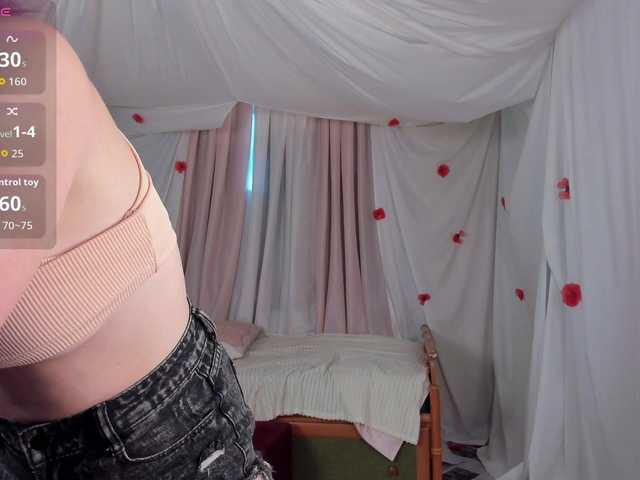 Crazykitta live cam on BongaCams