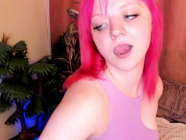 Crazykitta live cam on BongaCams