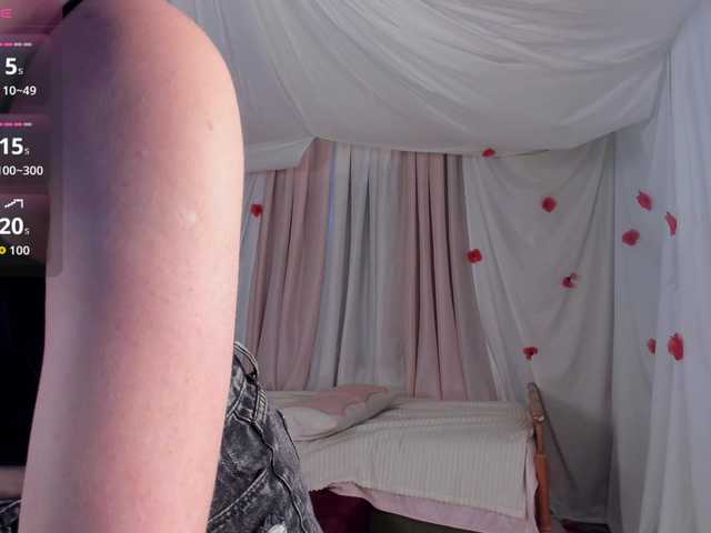 Crazykitta live cam on BongaCams