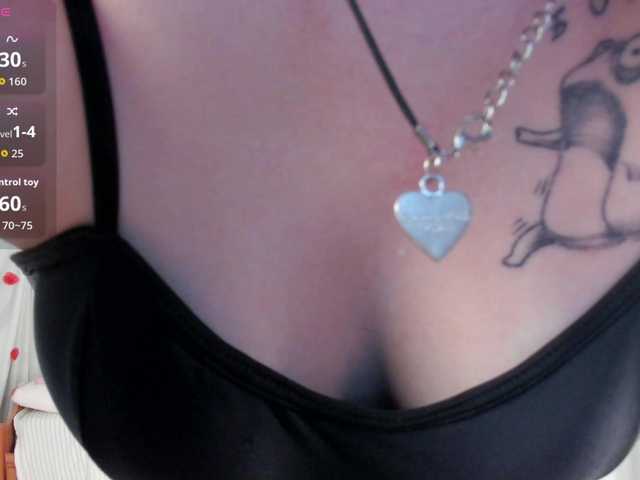 Crazykitta live cam on BongaCams