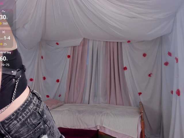 Crazykitta live cam on BongaCams