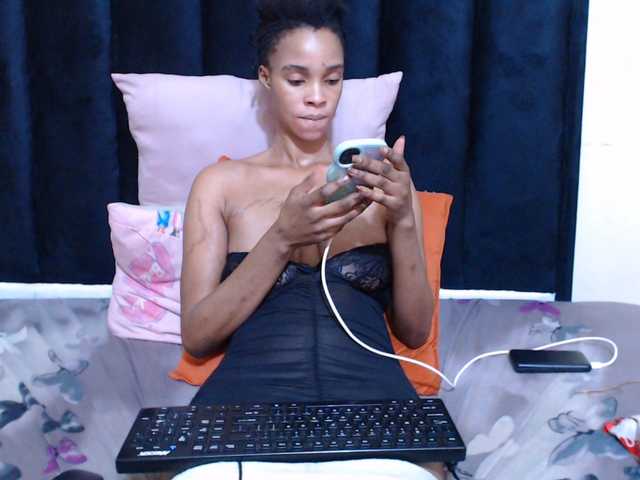 Reallylisavibes25 live cam on BongaCams