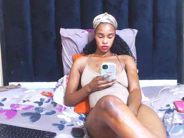 Reallylisavibes25 webcam