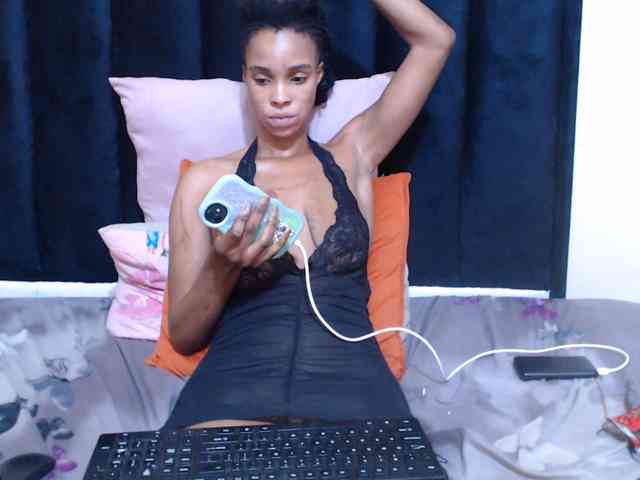 Reallylisavibes25 webcam