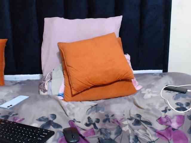Reallylisavibes25 webcam