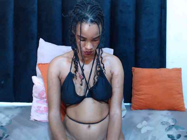 Reallylisavibes25 webcam