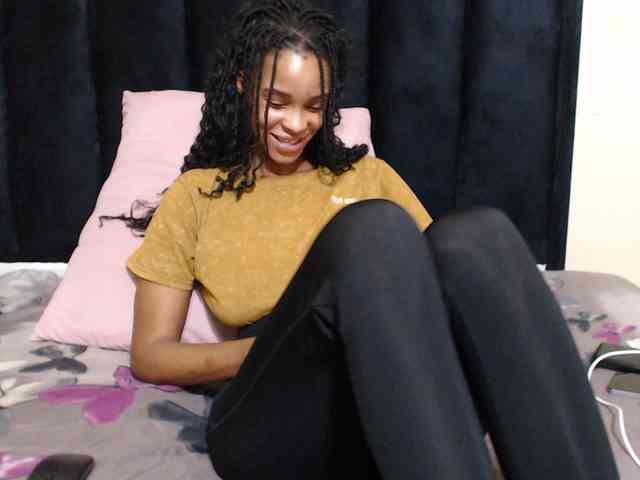 Reallylisavibes25 webcam