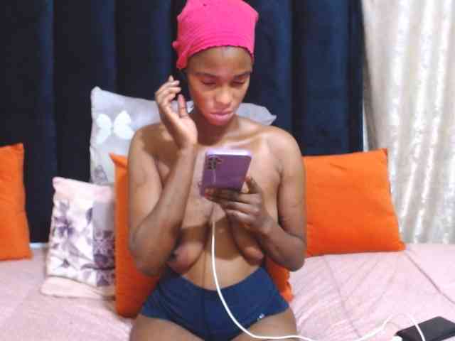 Reallylisavibes25 webcam