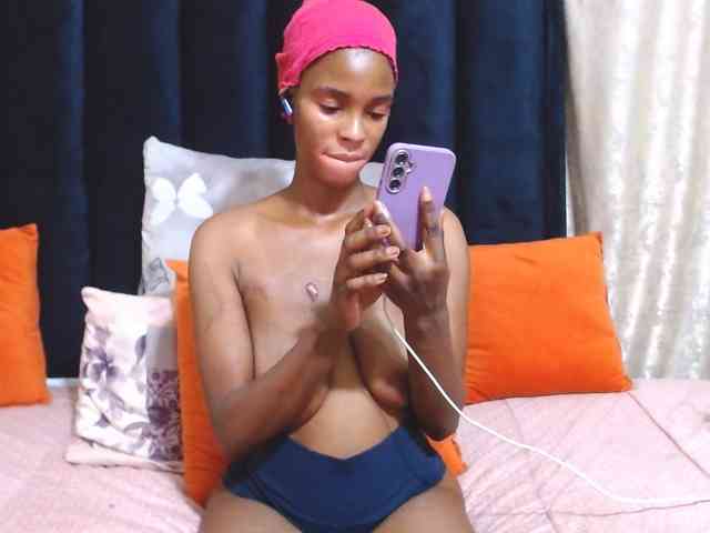 Reallylisavibes25 webcam
