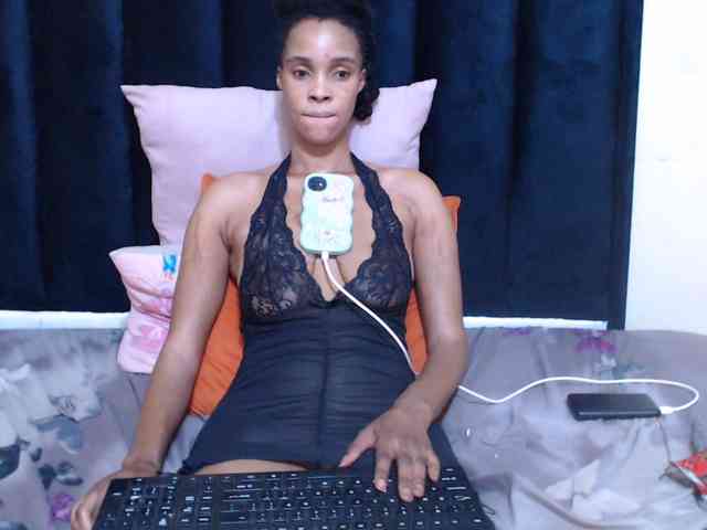 Reallylisavibes25 webcam