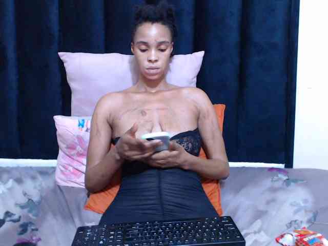 Reallylisavibes25 webcam