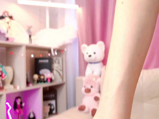 MiiyaCute live webcam show