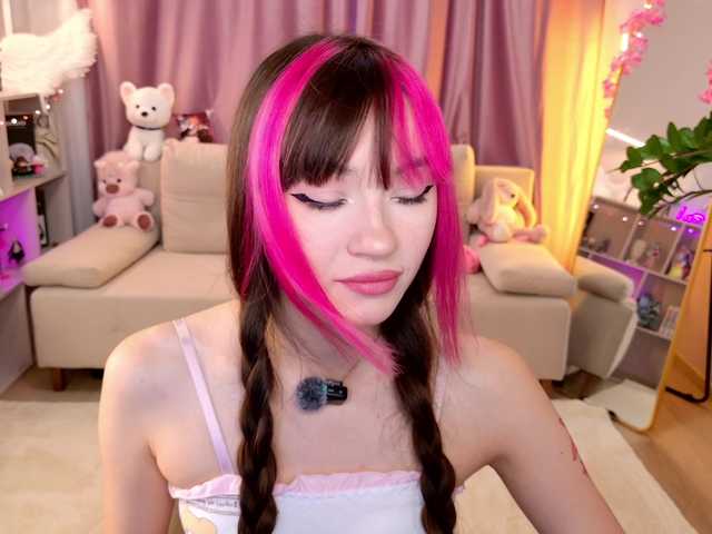 MiiyaCute live webcam show