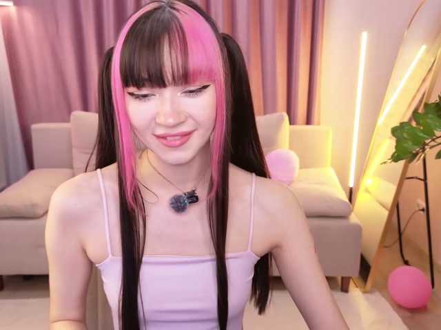 MiiyaCute live cam preview