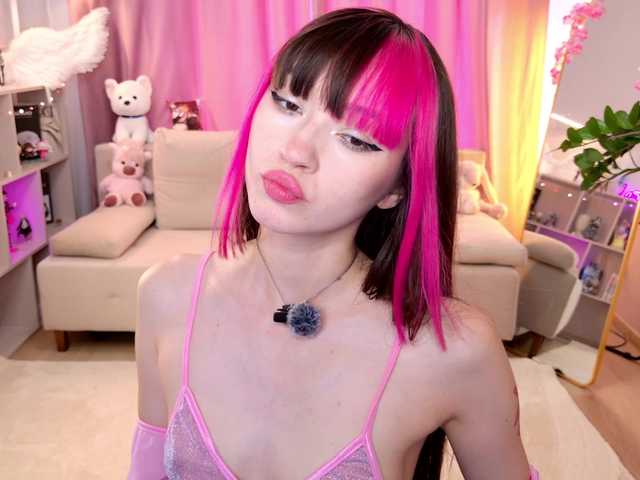 MiiyaCute live cam on BongaCams