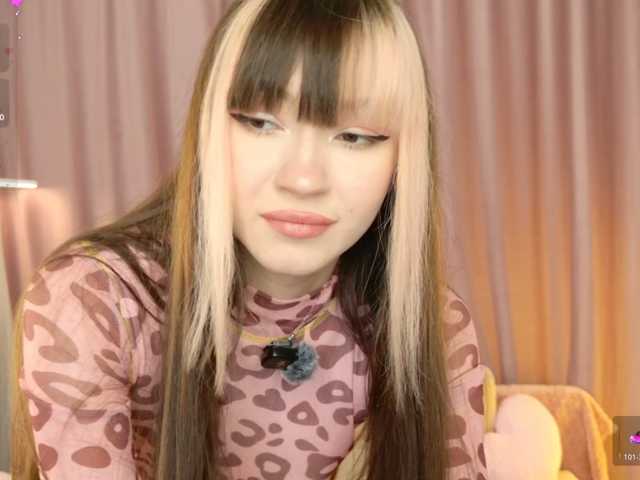 MiiyaCute live cam preview