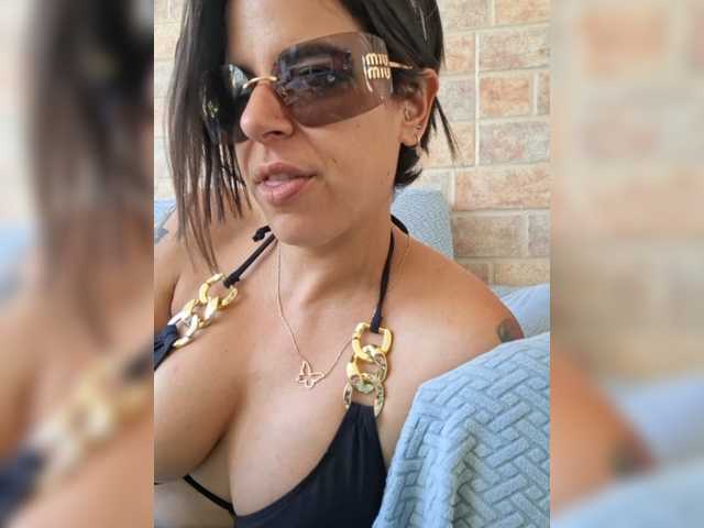 Alexis2108 live cam on BongaCams