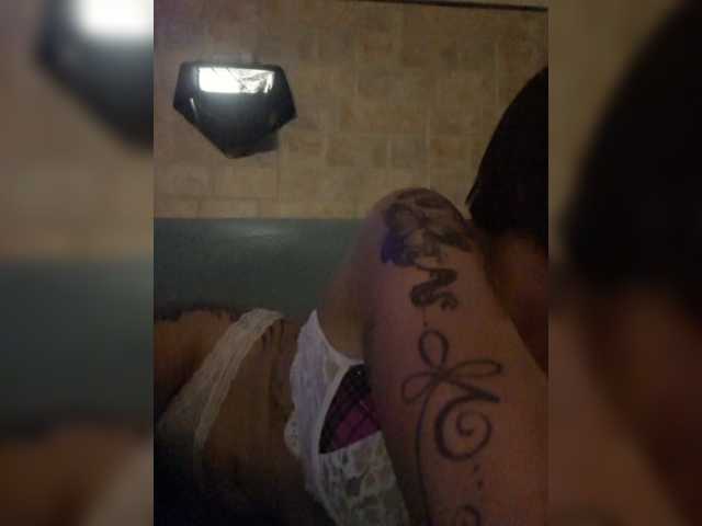 Alexis2108 live cam on BongaCams