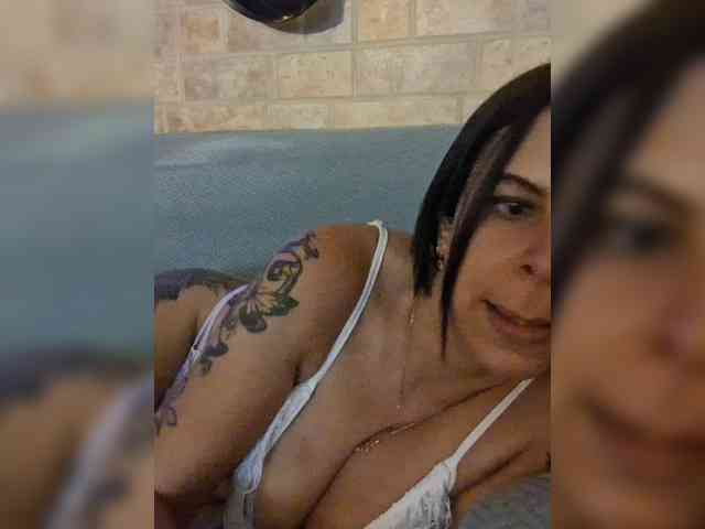 Alexis2108 webcam