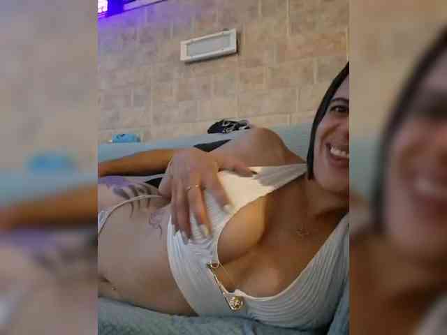 Alexis2108 webcam