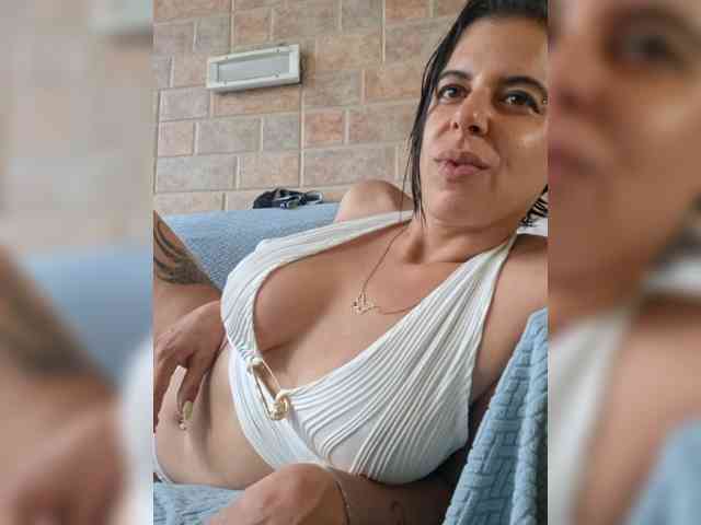 Alexis2108 webcam