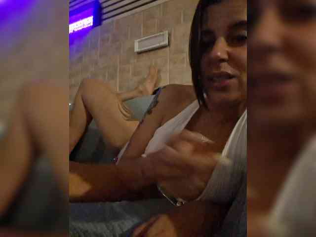 Alexis2108 webcam