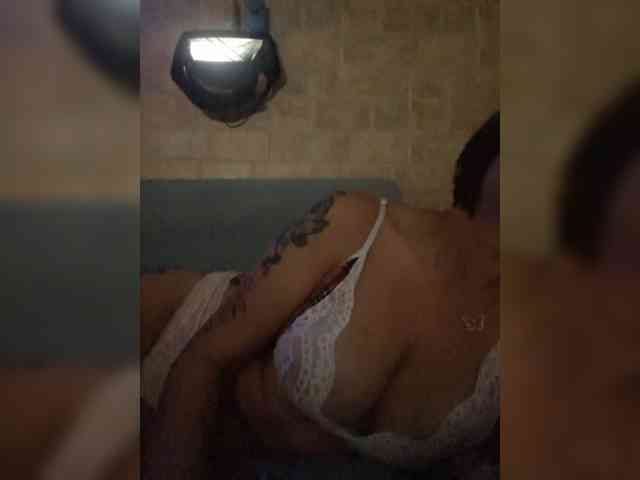 Alexis2108 webcam
