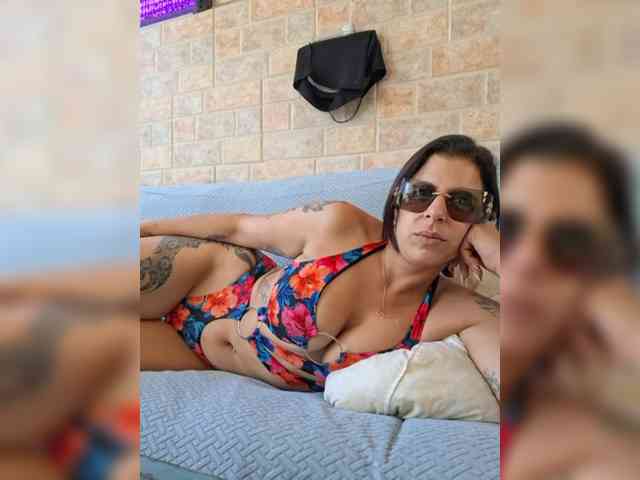 Alexis2108 webcam