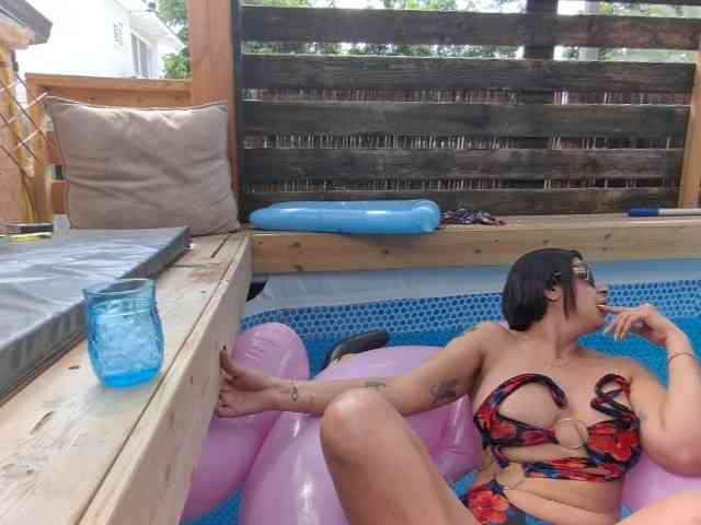 Alexis2108 webcam
