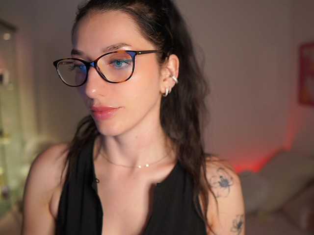 MiaPaloma18 live cam on BongaCams