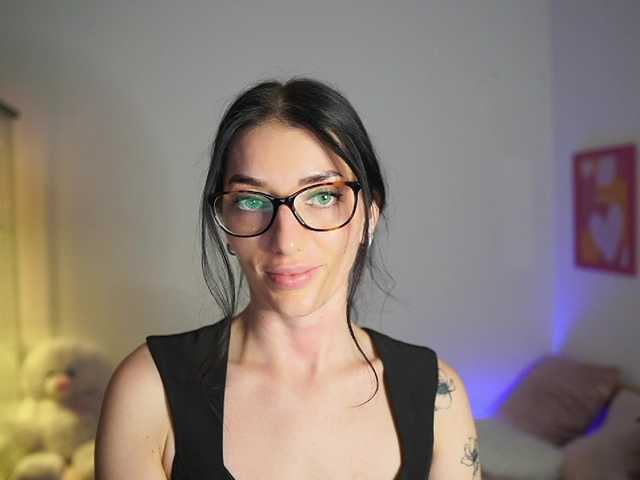 MiaPaloma18 live cam on BongaCams