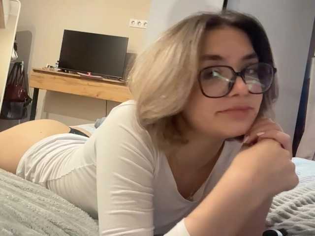 AlbaMihelcic live cam on BongaCams