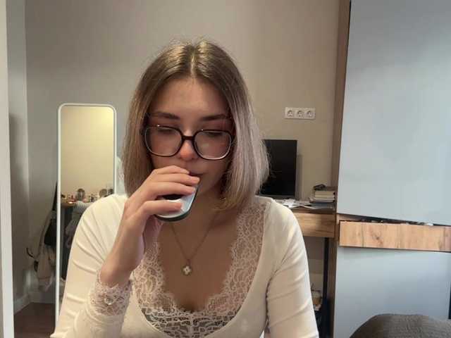 AlbaMihelcic live cam on BongaCams